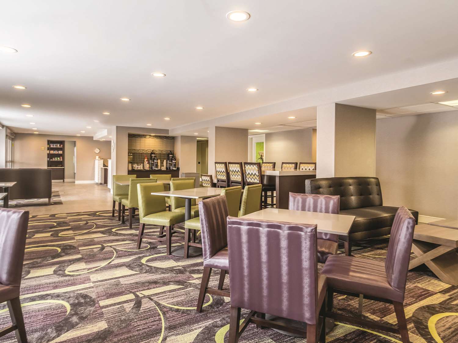 La Quinta Inn & Suites by Wyndham Cleveland - Airport North 33/44