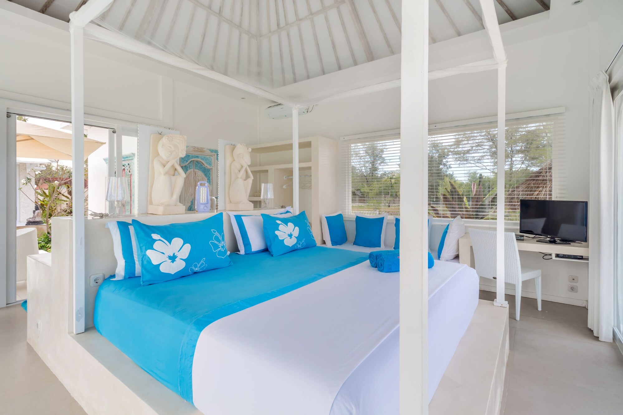 Beach, Bungalow, 1 King and 1 Single Beds