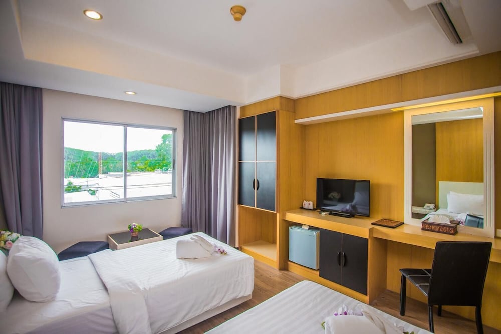 New Travel Lodge Hotel 19/63