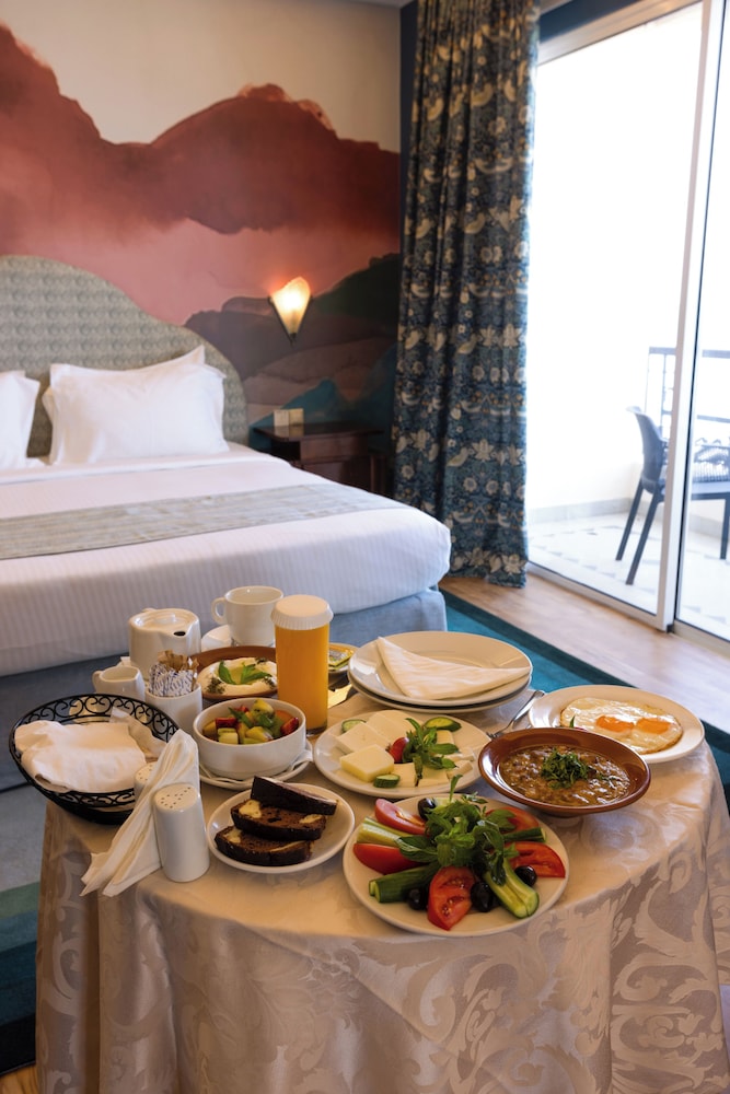 Warwick Palm Beach Hotel Beirut 38/50