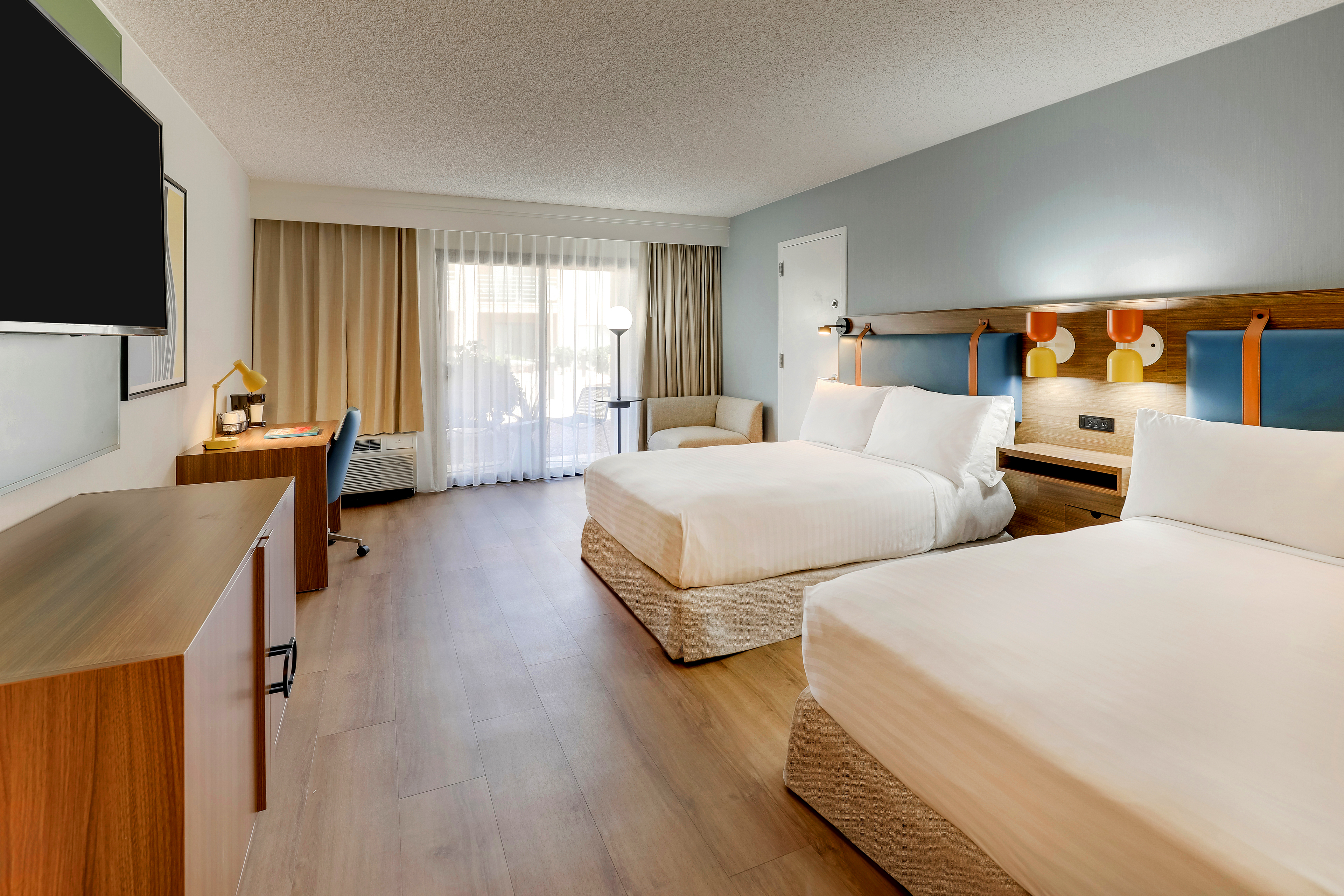 DELUXE, 2 DOUBLE BEDS, BATHTUB, ACCESSIBLE
