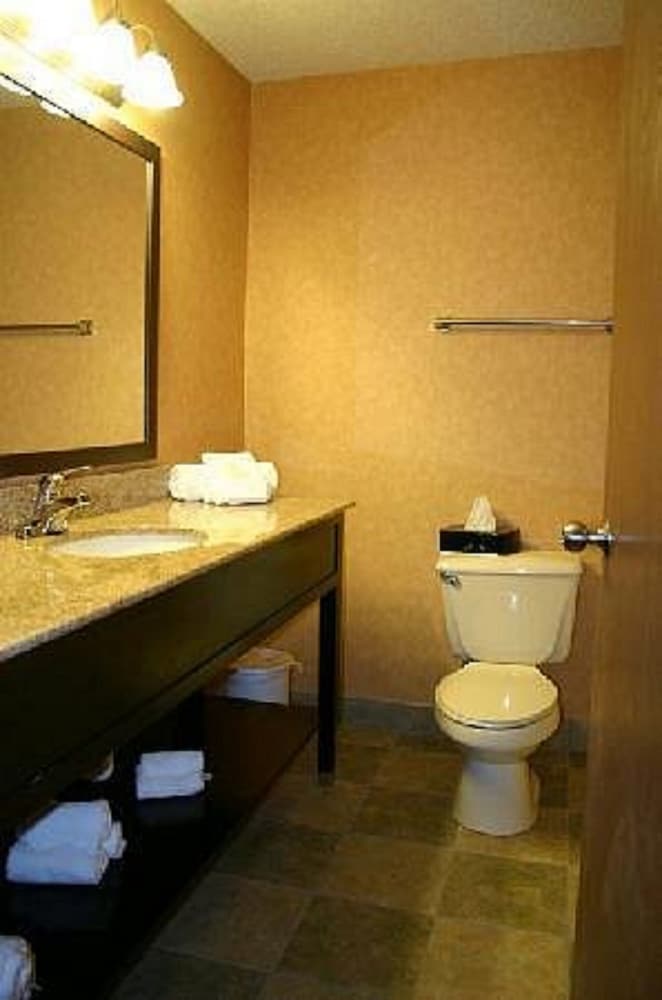 Quality Inn Dunkirk NY 11/36