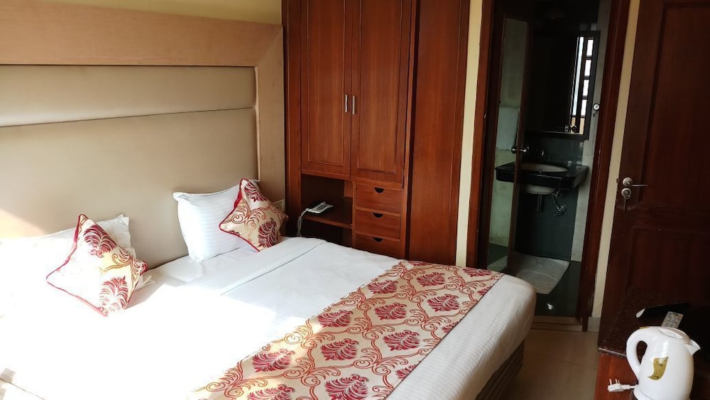 INDUS HOTEL 13/51