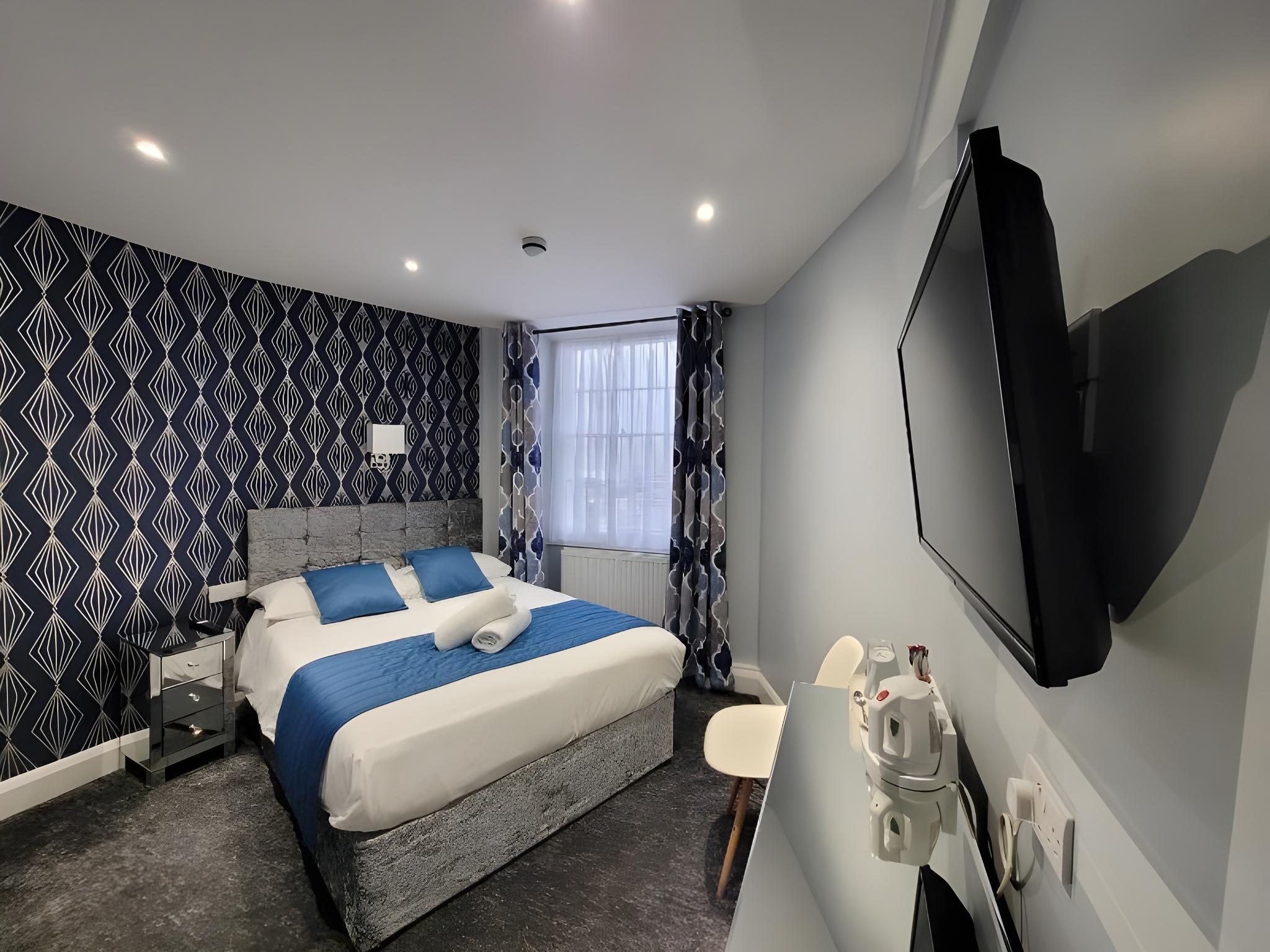 Semi Basement, King Bed