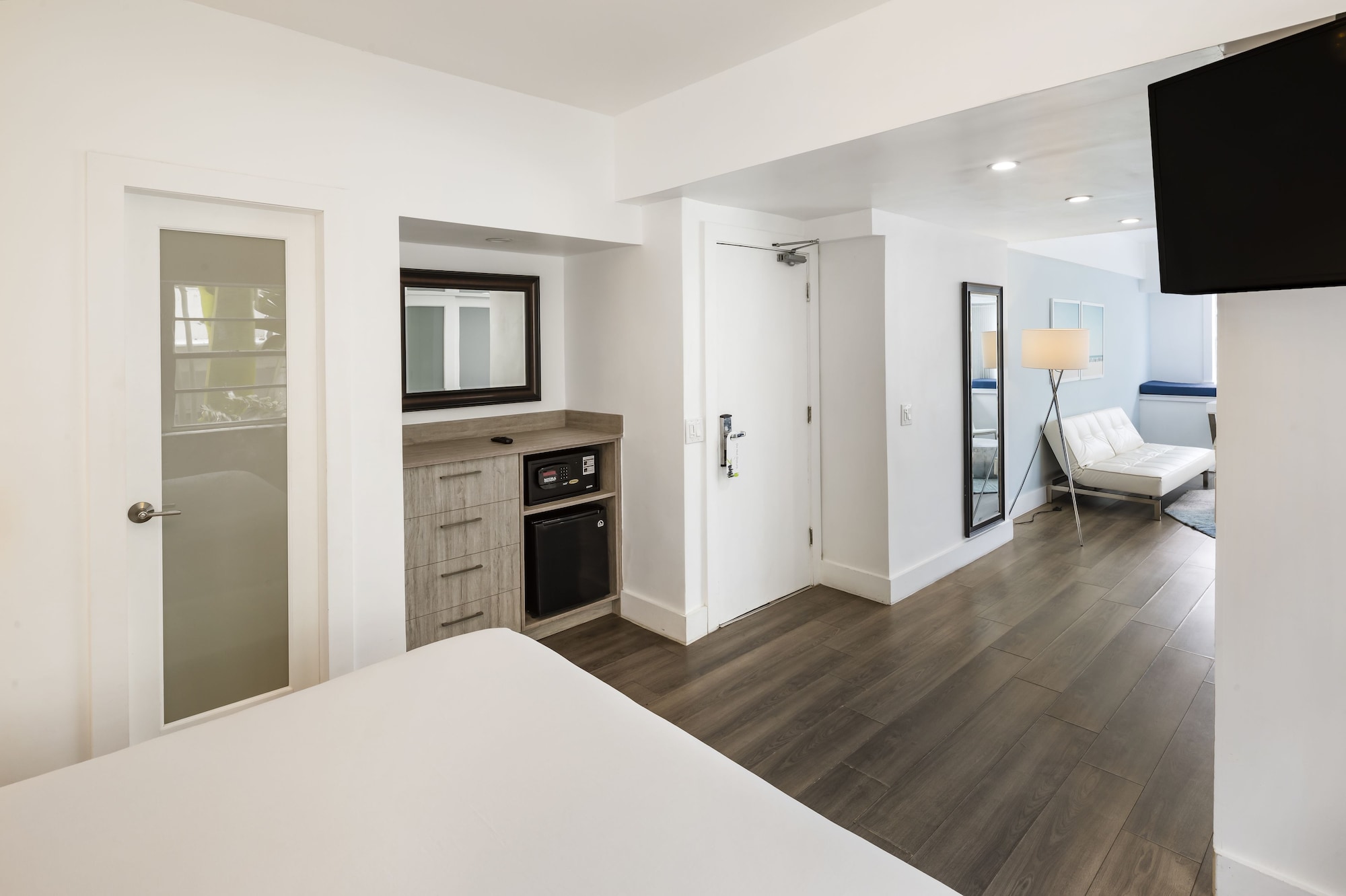 OCEAN, SUITE, KING BED, CORNER