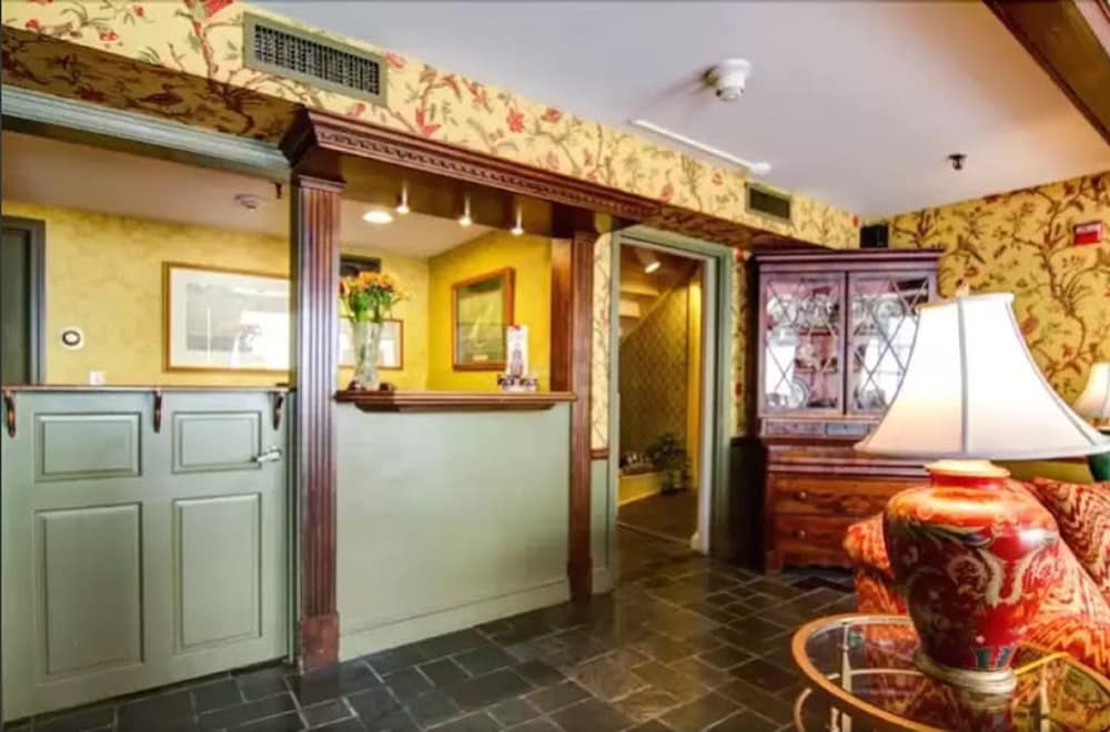 Americas Cup Inn 4/81