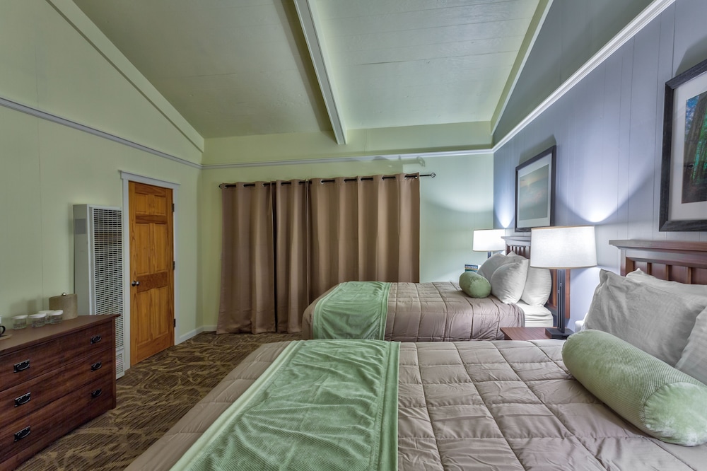 Big Sur Lodge 13/67
