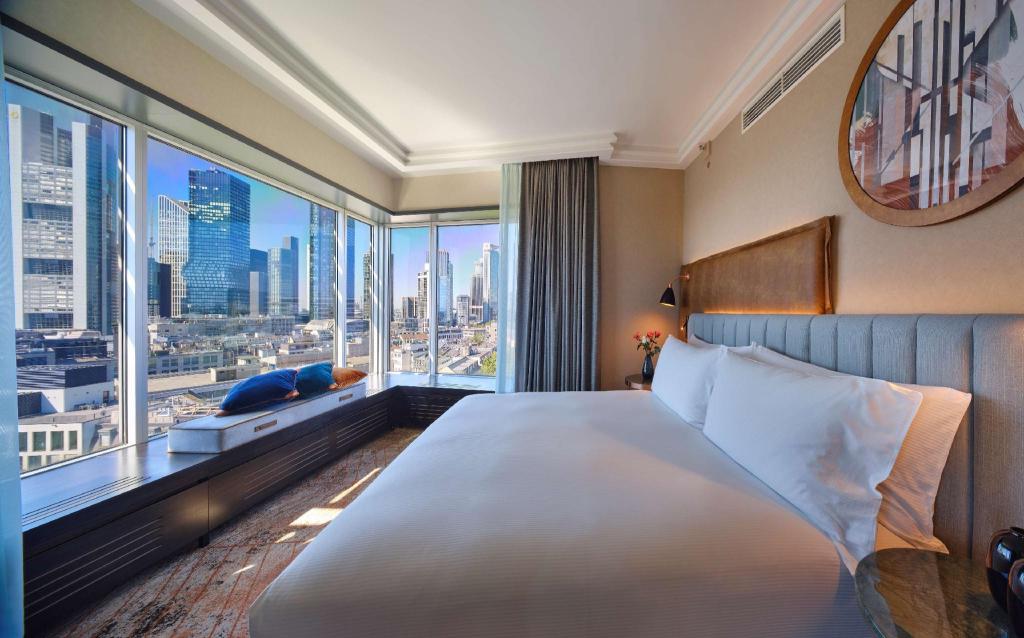 PRESIDENTIAL, SUITE