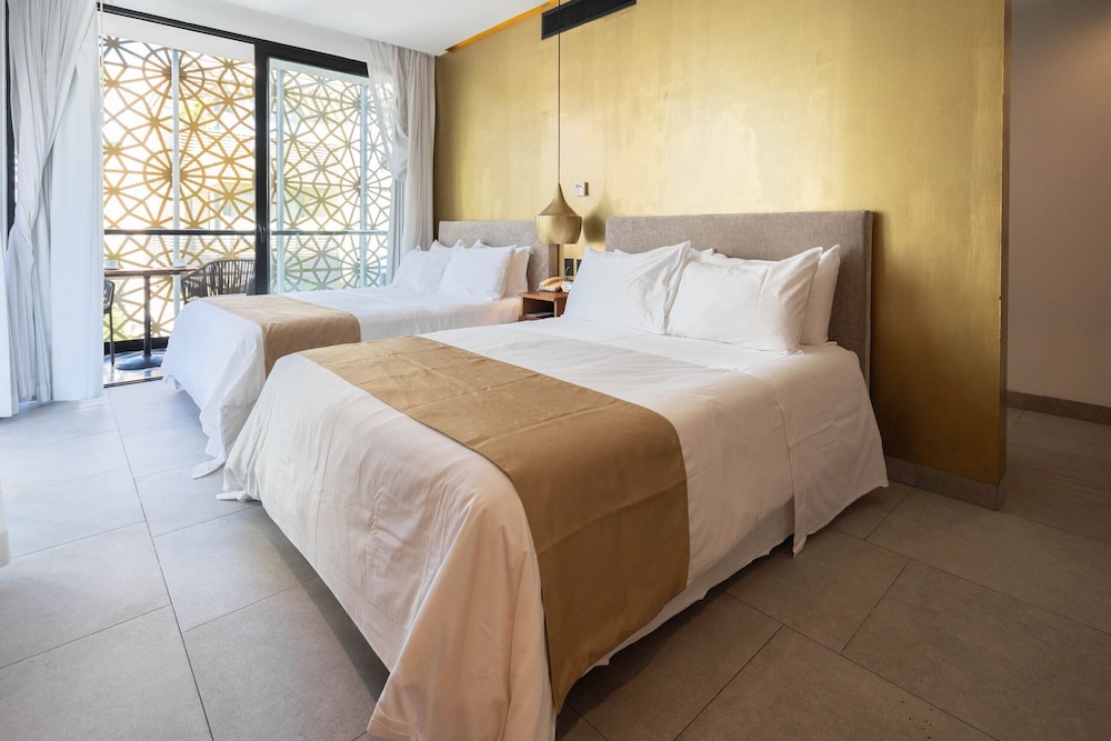 PREMIUM, 2 QUEEN BEDS, BALCONY
