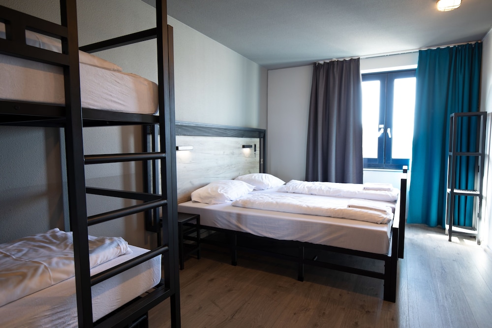 MIXED DORM, 6 BEDS