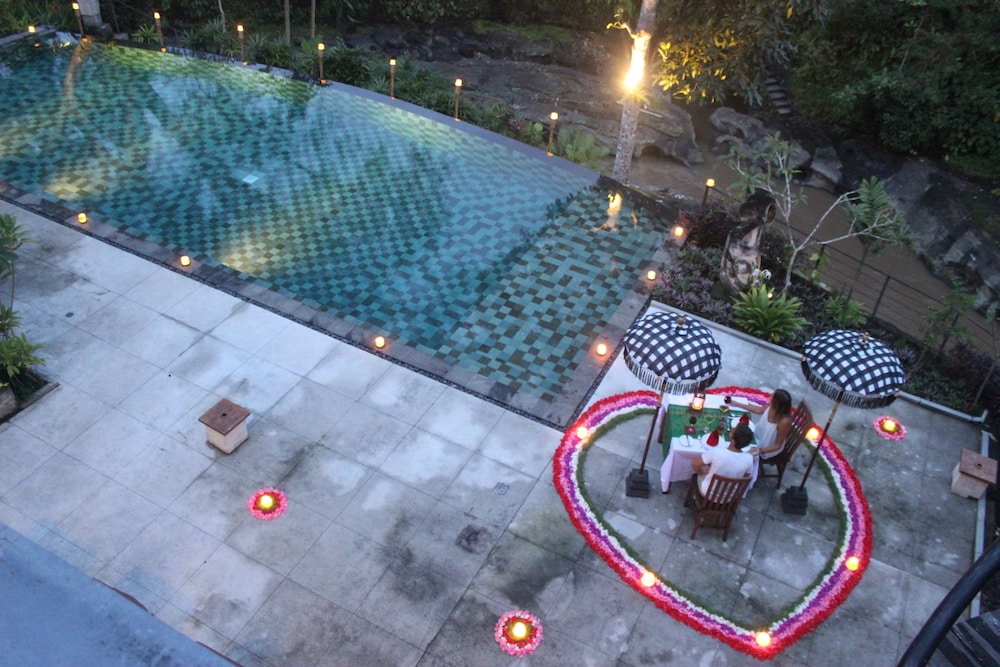 Labak River Hotel 35/71