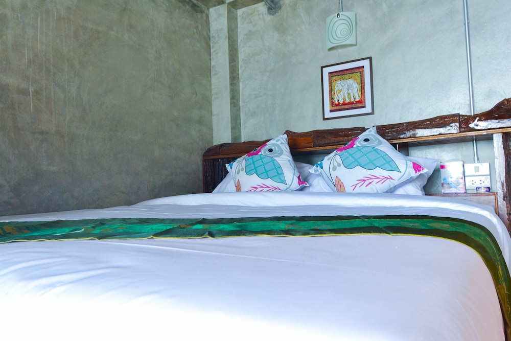 BUNGALOW, KING BED