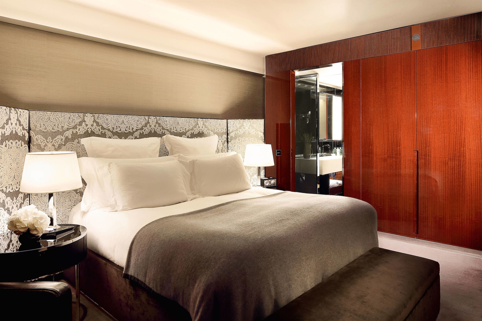 SUPERIOR, KING BED