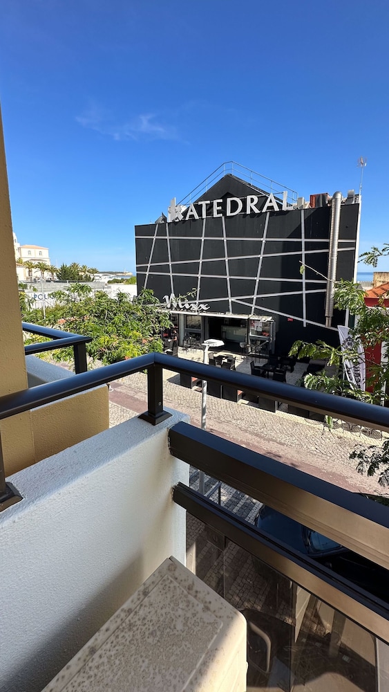 Avenida Praia 10/65