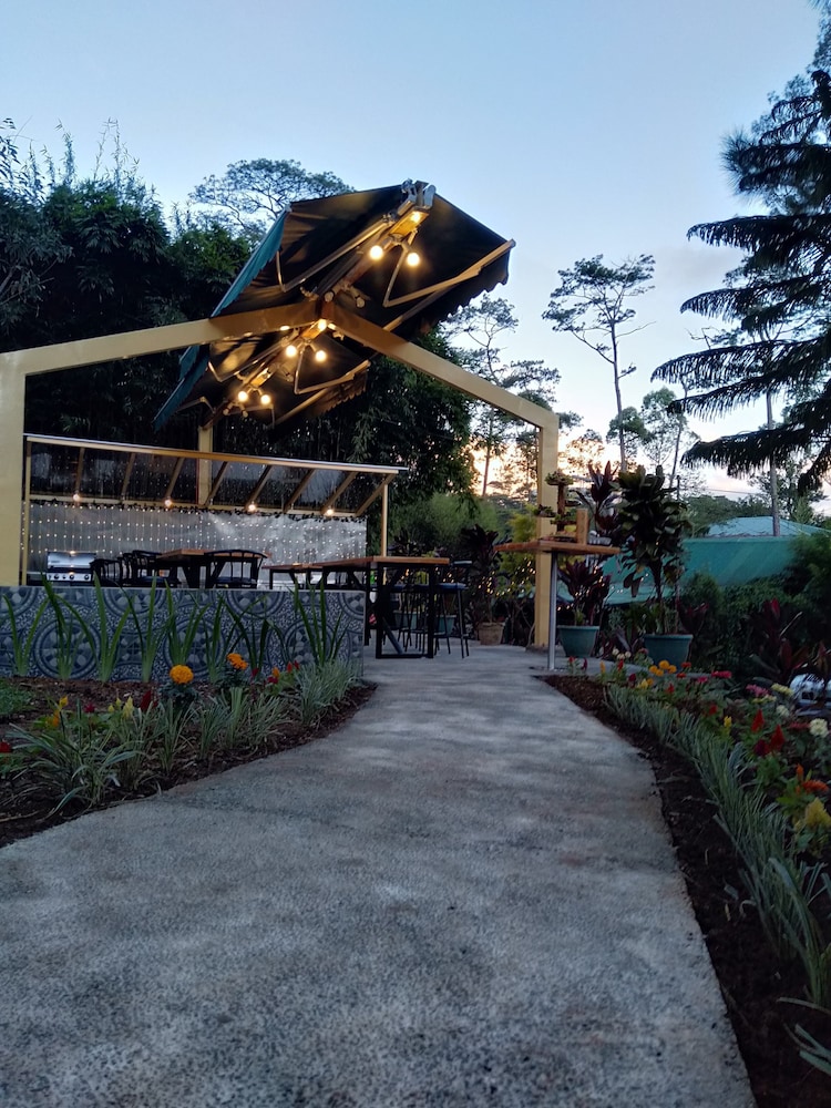 Safari Lodge Baguio By Log Cabin Hotel 67/76