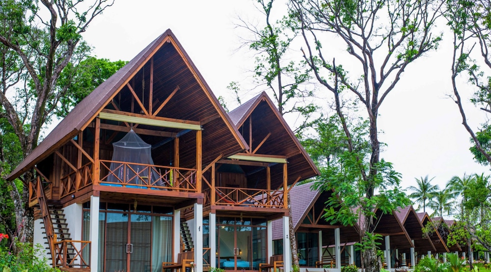 Phayamas Private Beach Resort 3/59