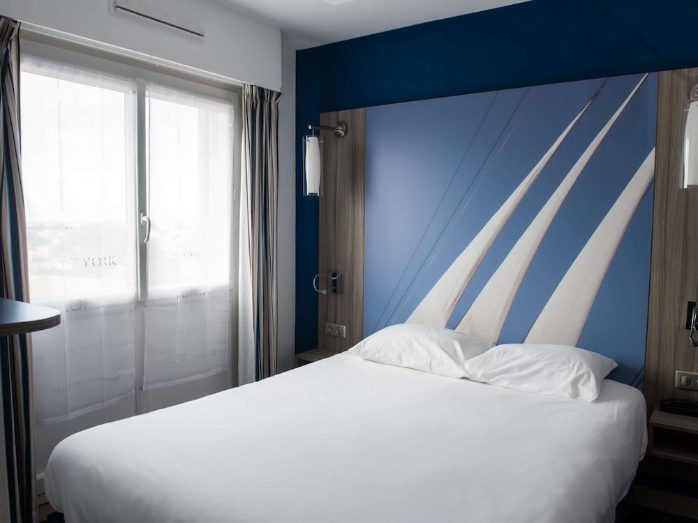 IBIS STYLES SAINT GILLES CROIX DE VIE 23/77