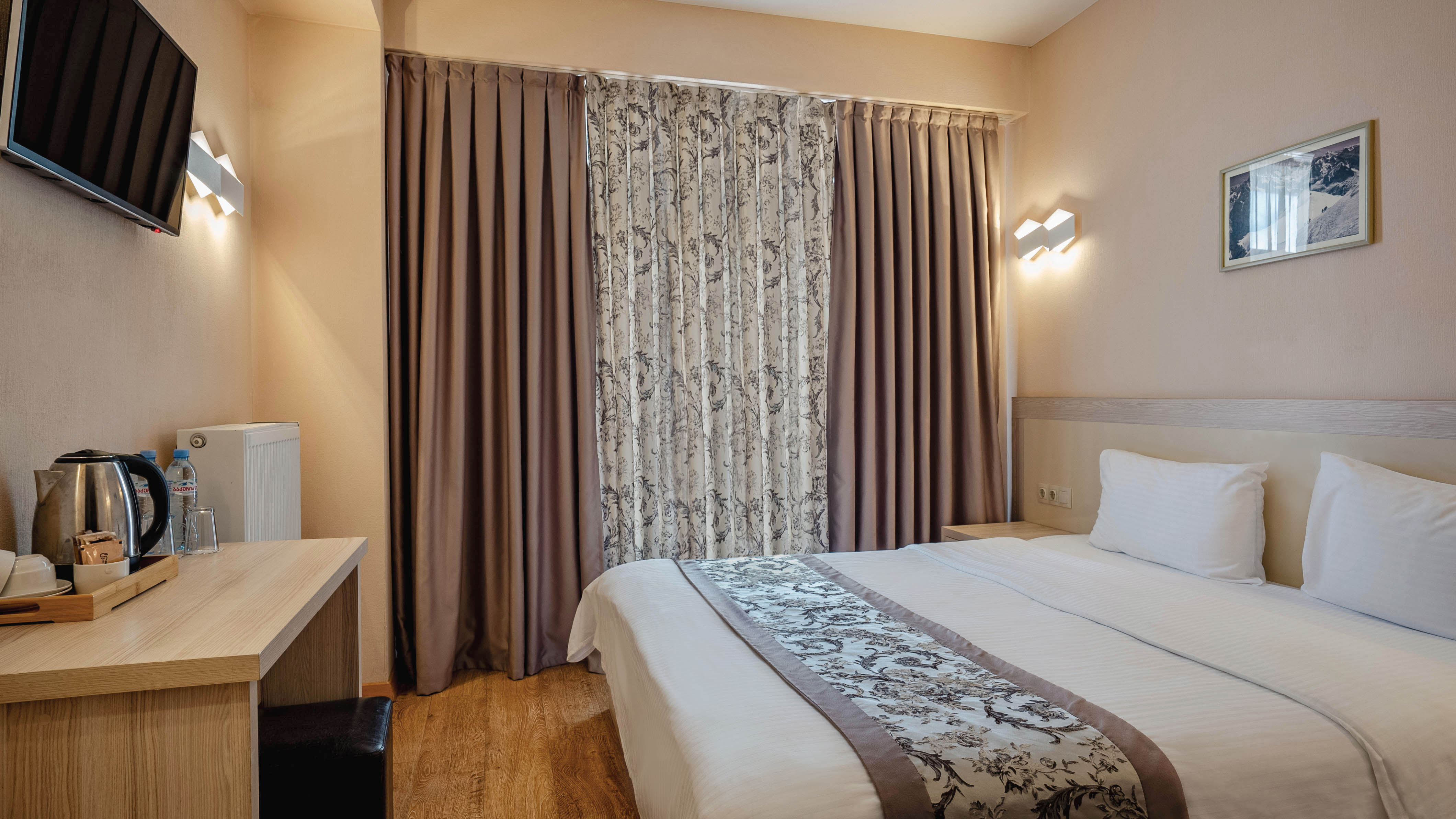 غرفة كلاسيكية بسرير مزدوج أو سريرين منفصلين