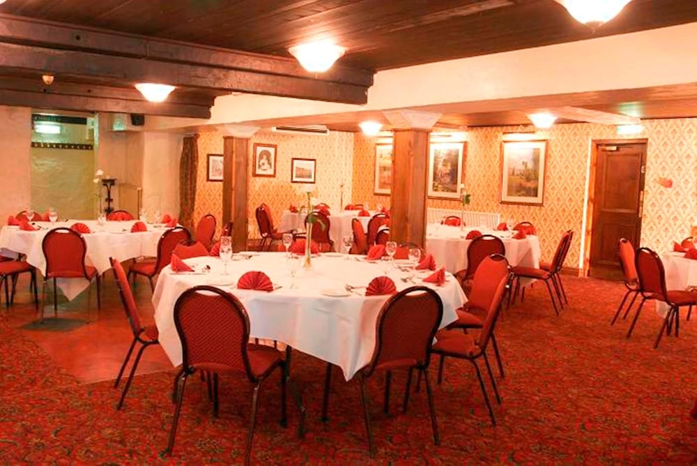 Wainstones Hotel 32/48