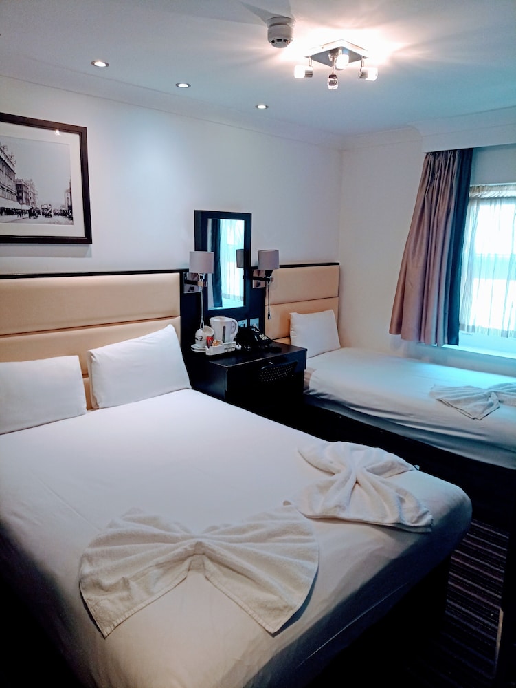 ROOM, TRIPLE