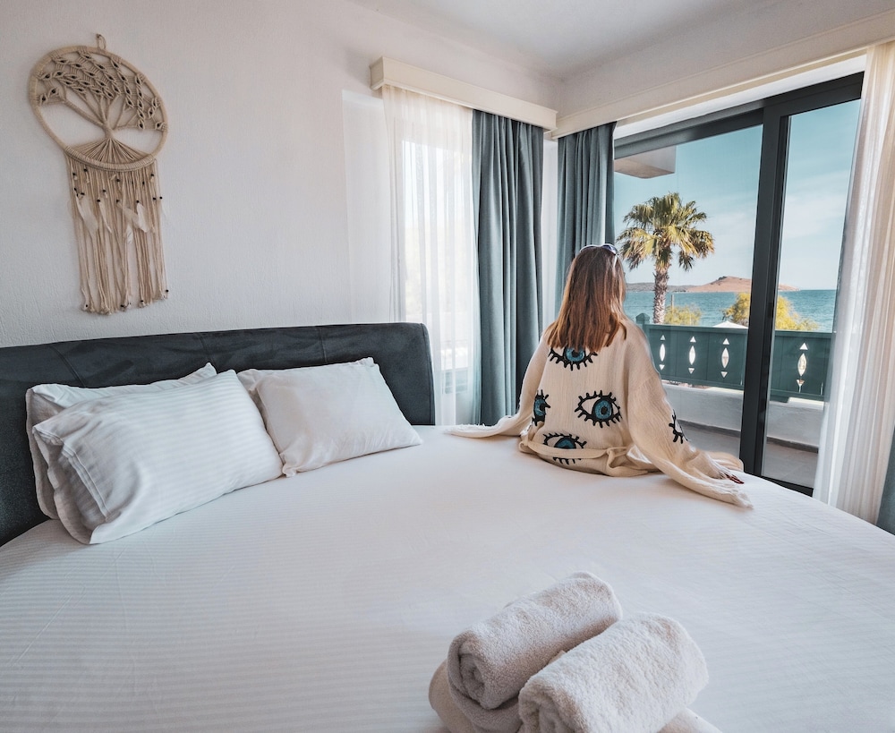 Kefi Beach And Suites 17/50