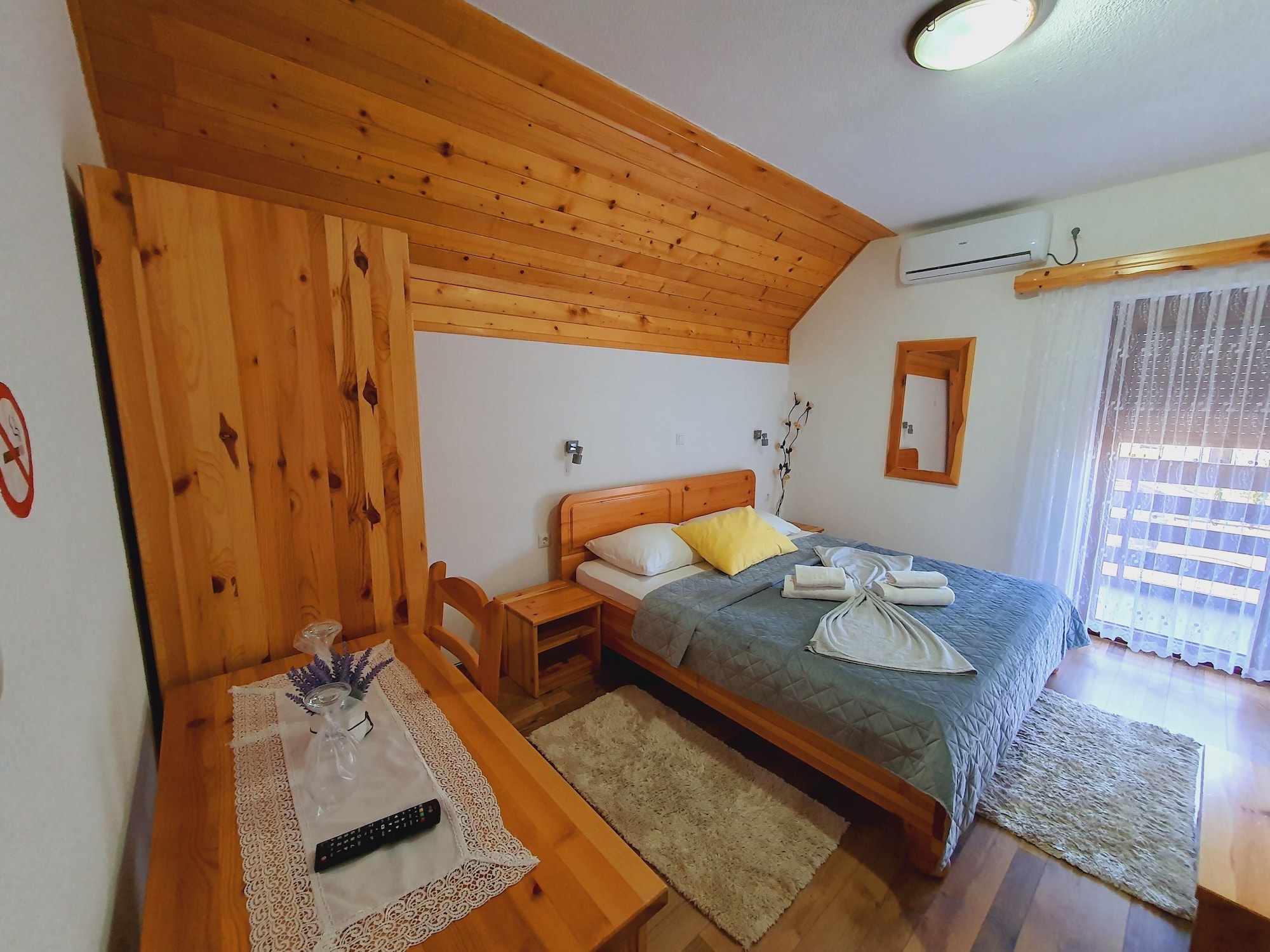 TRADITIONAL, QUEEN BED, GARDEN VIEW