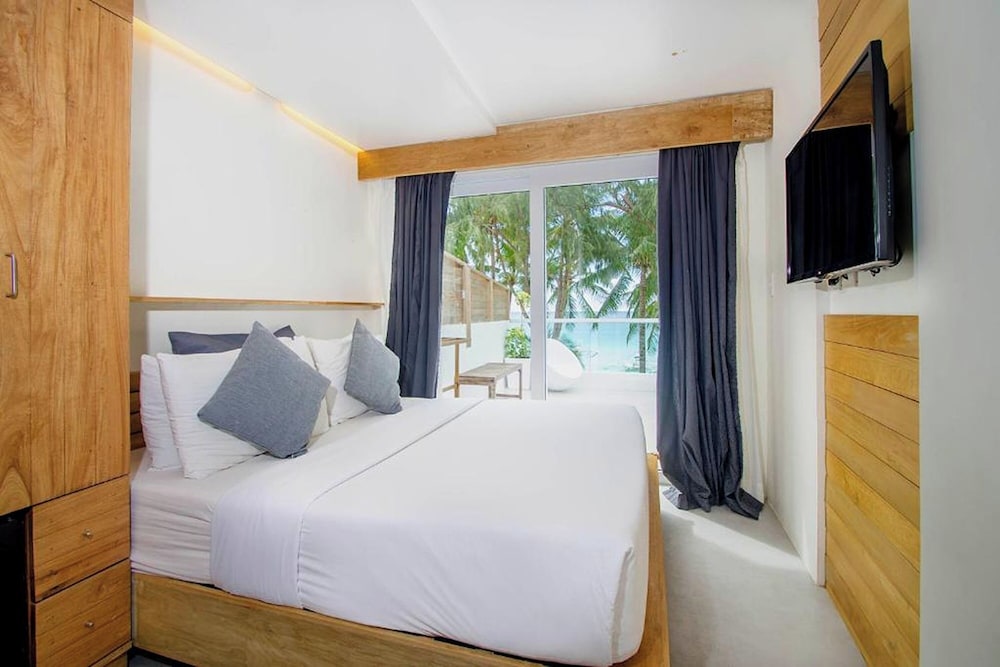 ROOM, BEACH FRONT, BALCONY