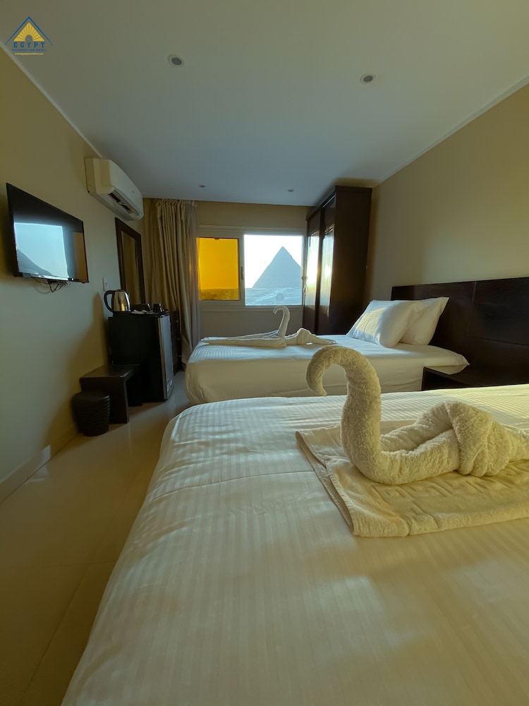 Egypt Pyramids Inn 10/50