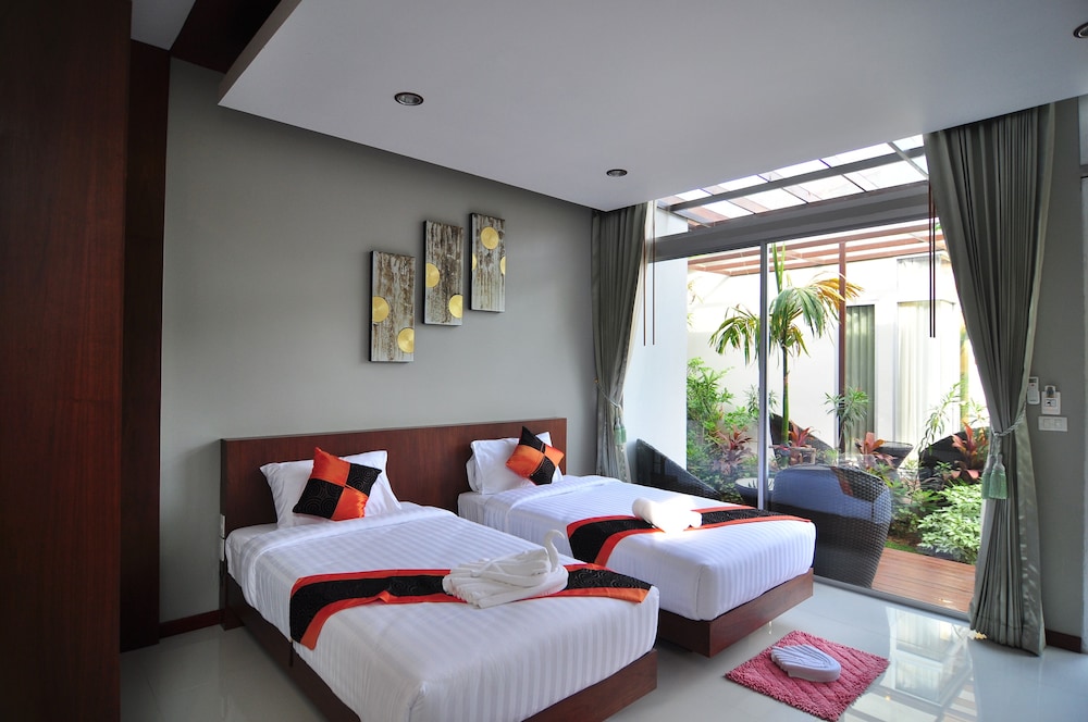 2 BEDROOMS, SUITE