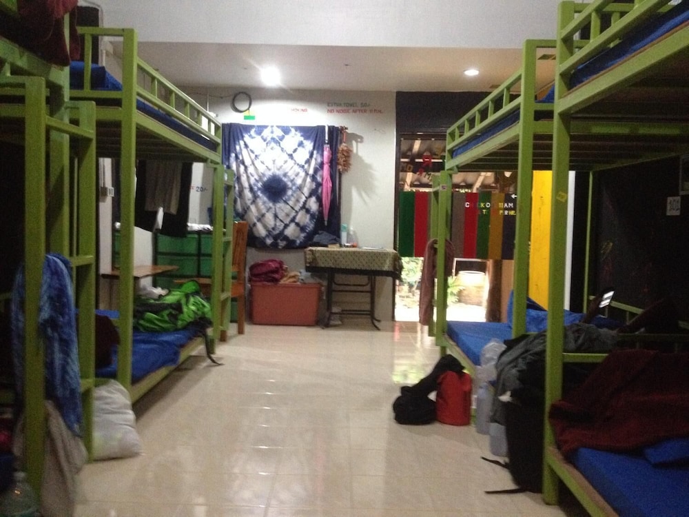 Hangover Hostel 6/22