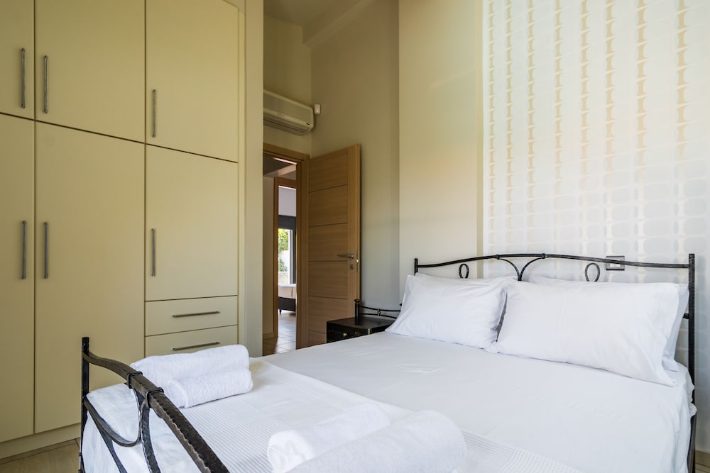 Villa Adam 10/50