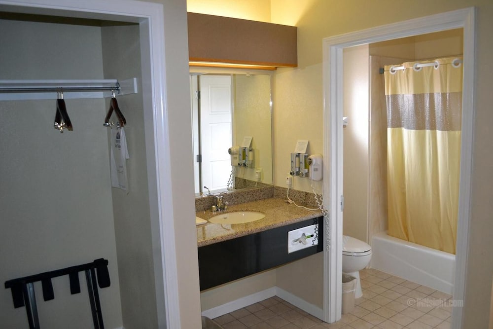 The Miramar Inn and Suites 45/50