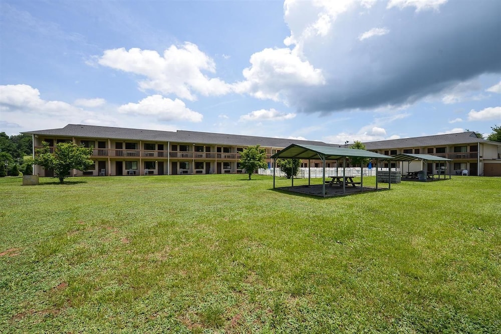 Americas Best Value Inn Canton 6/22