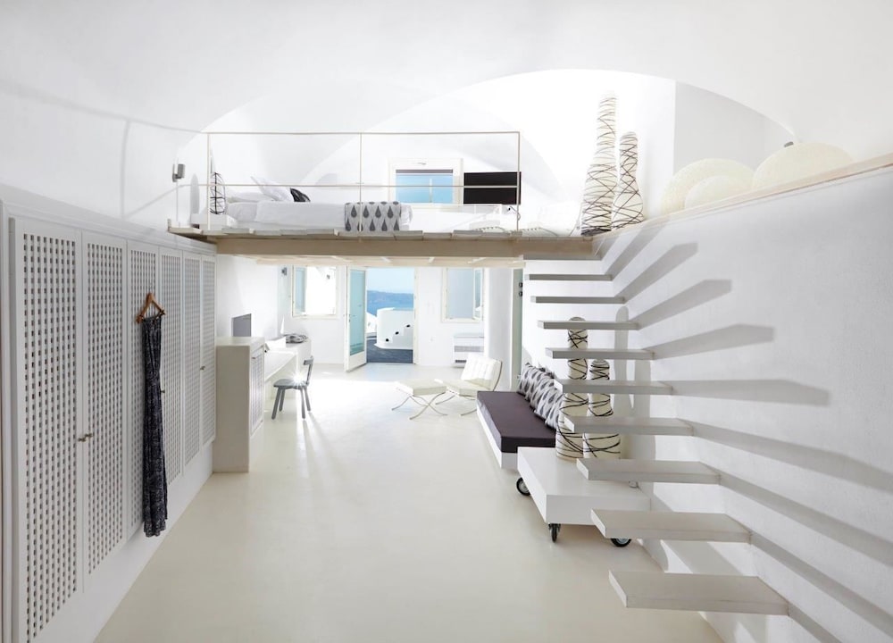 DREAMS LUXURY SUITES 38/50