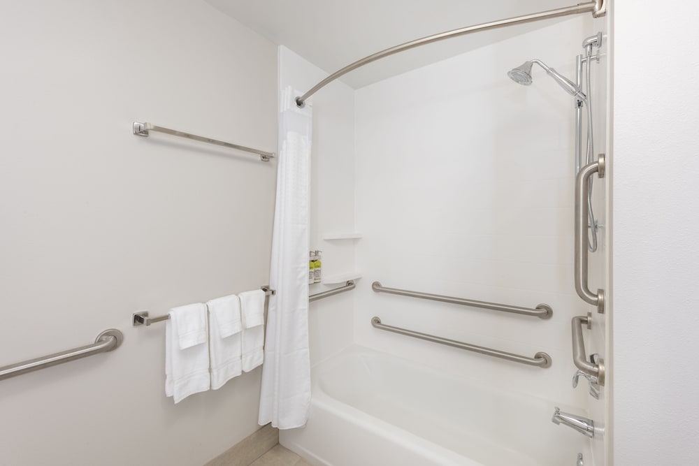 Holiday Inn Express Suites St Louis Chesterfield 11/46