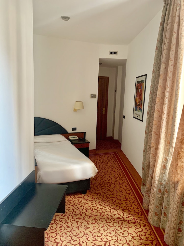 Demidoff Hotel 15/46