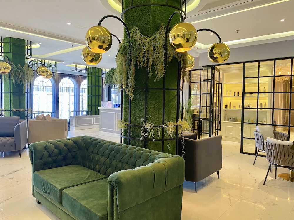 Grand Eska Hotel & Suites 30/38