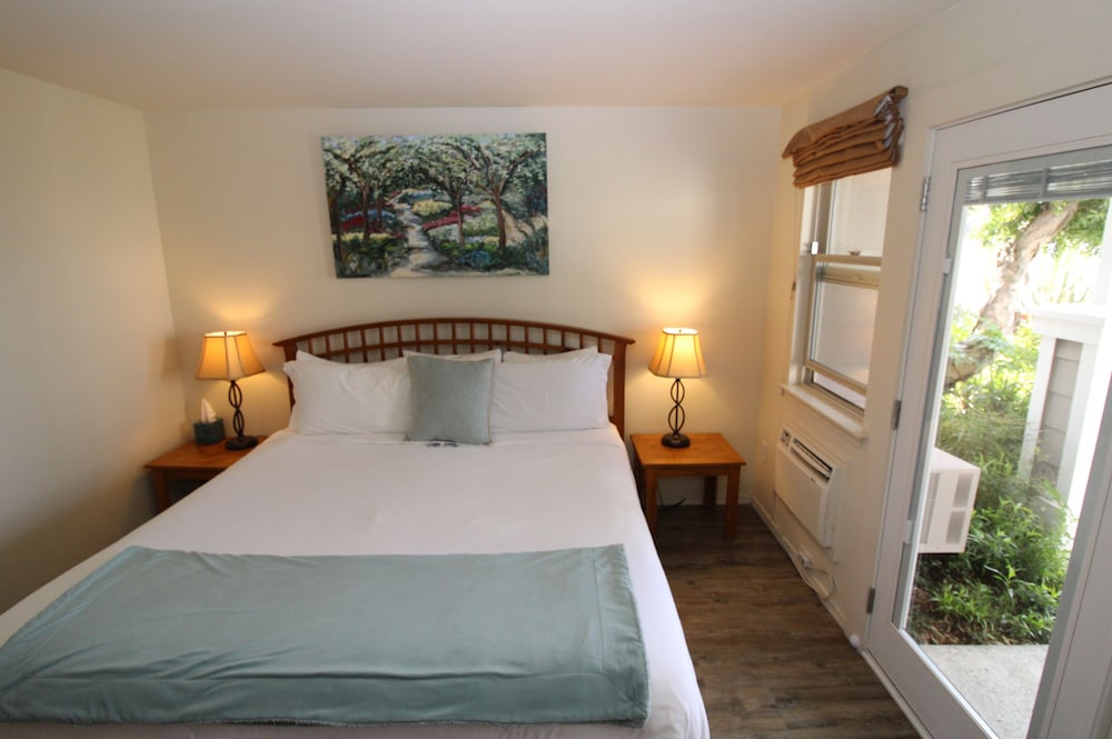 Back Bay Inn 4/50