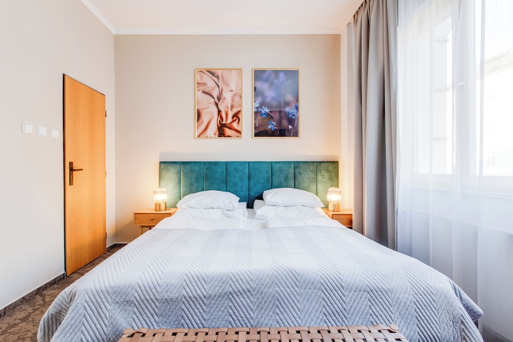 DELUXE, SUITE, QUEEN BED