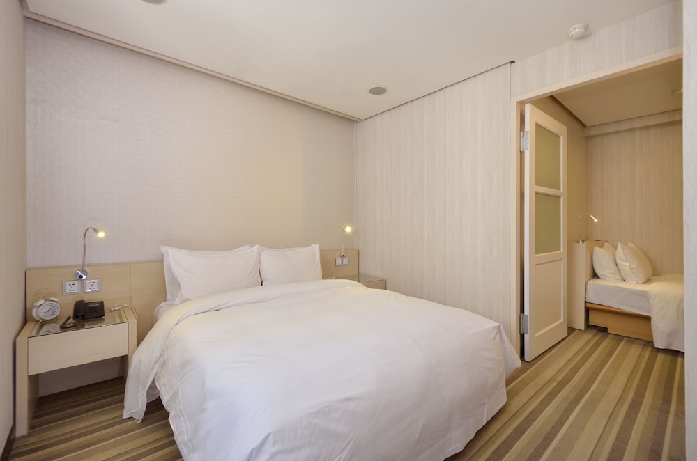 Yomi Hotel 23/76