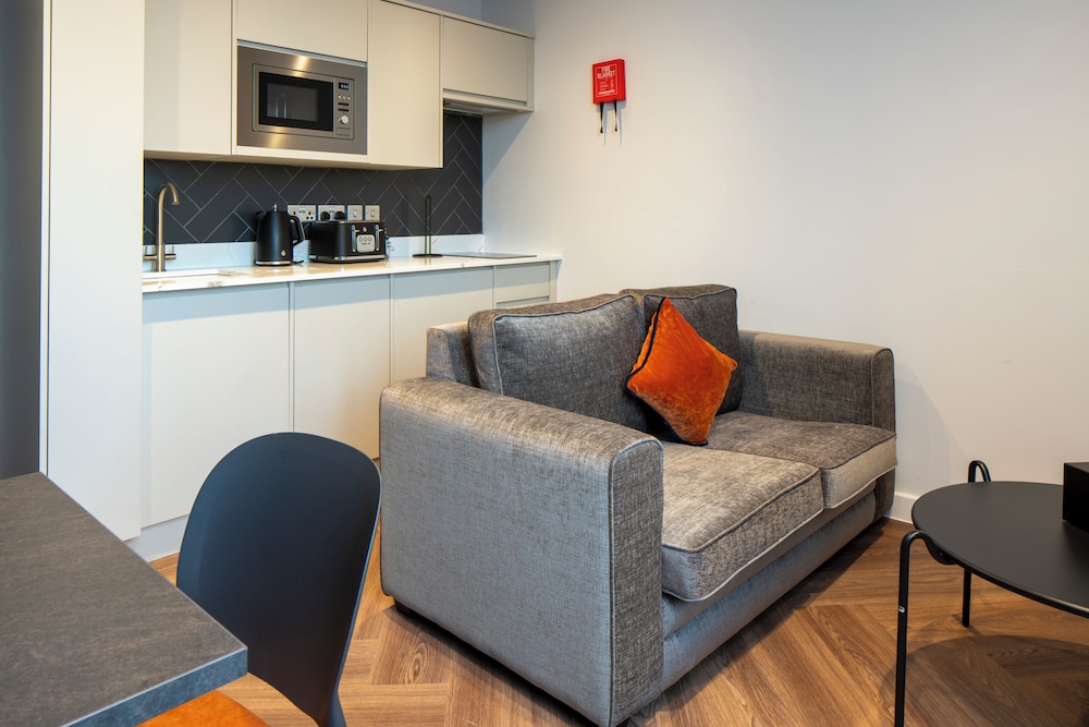 Station Suites 26/40