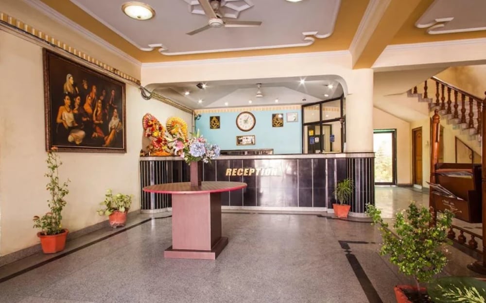 HOTEL SAURAB 2/5