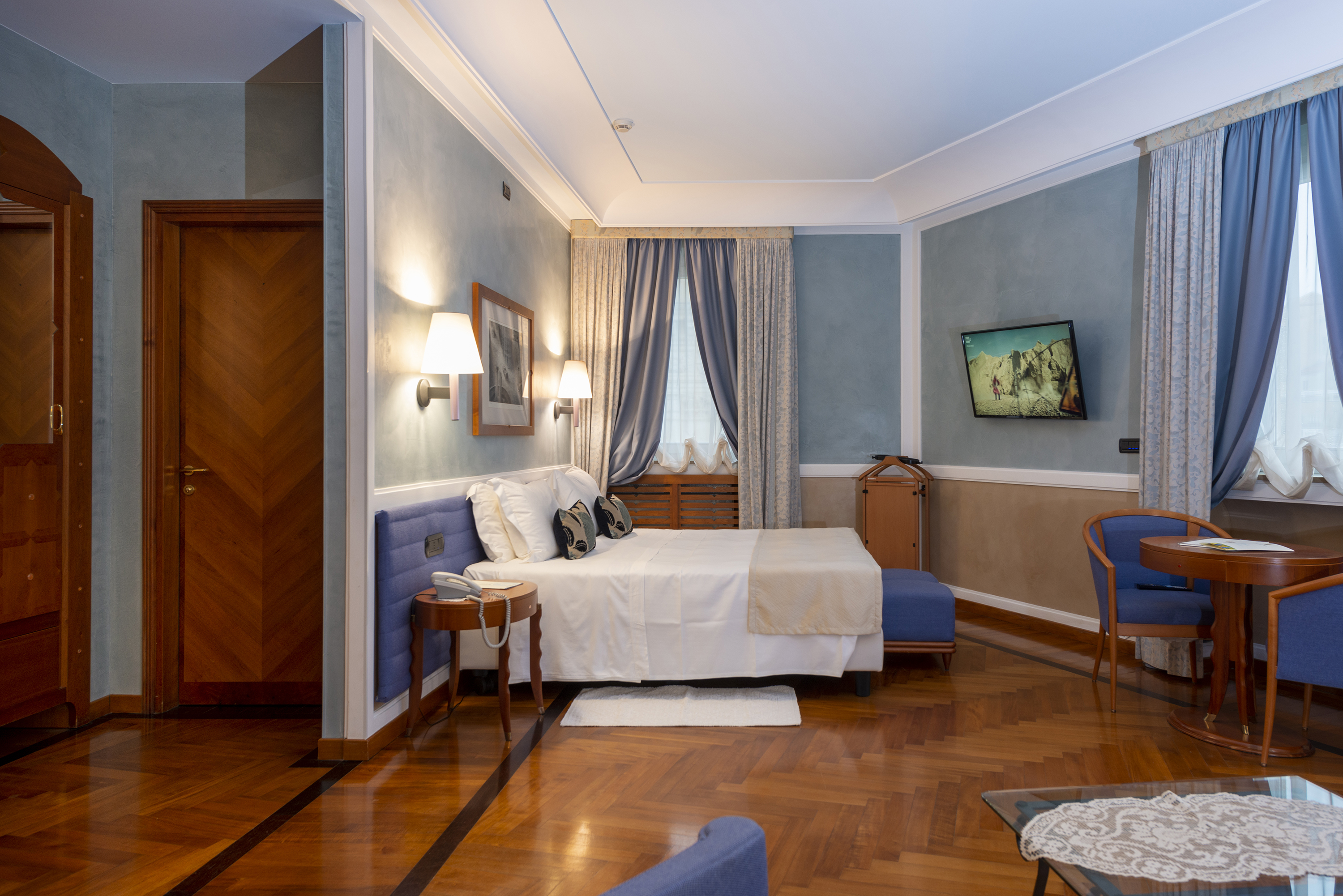 Alcove, Deluxe, Suite, Queen Bed