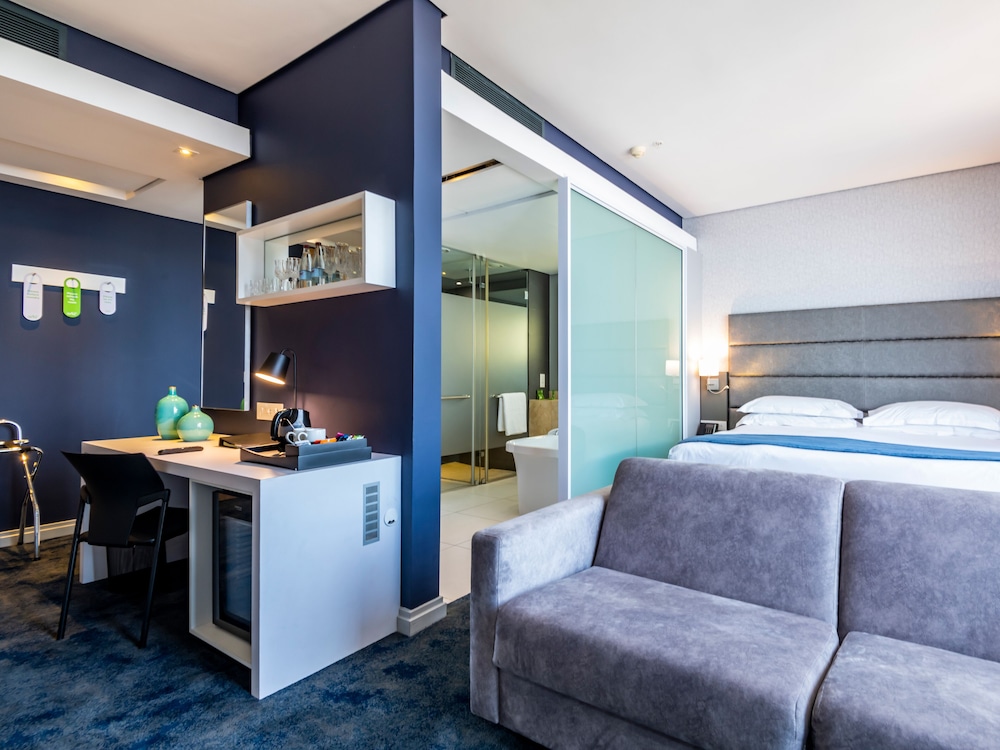 aha Gateway Hotel 6/34
