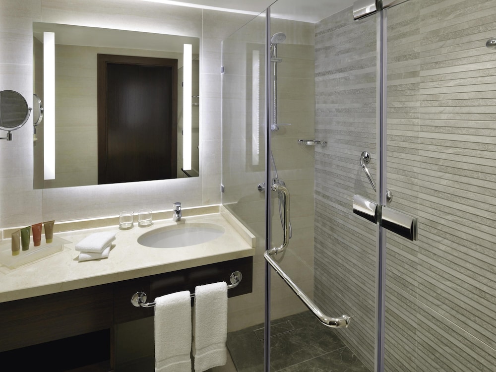 Movenpick Hotel Amman 50/50