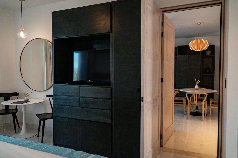 Flamboyan Hotel and Residences 50/60
