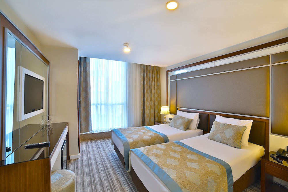 ROOM, SINGLE