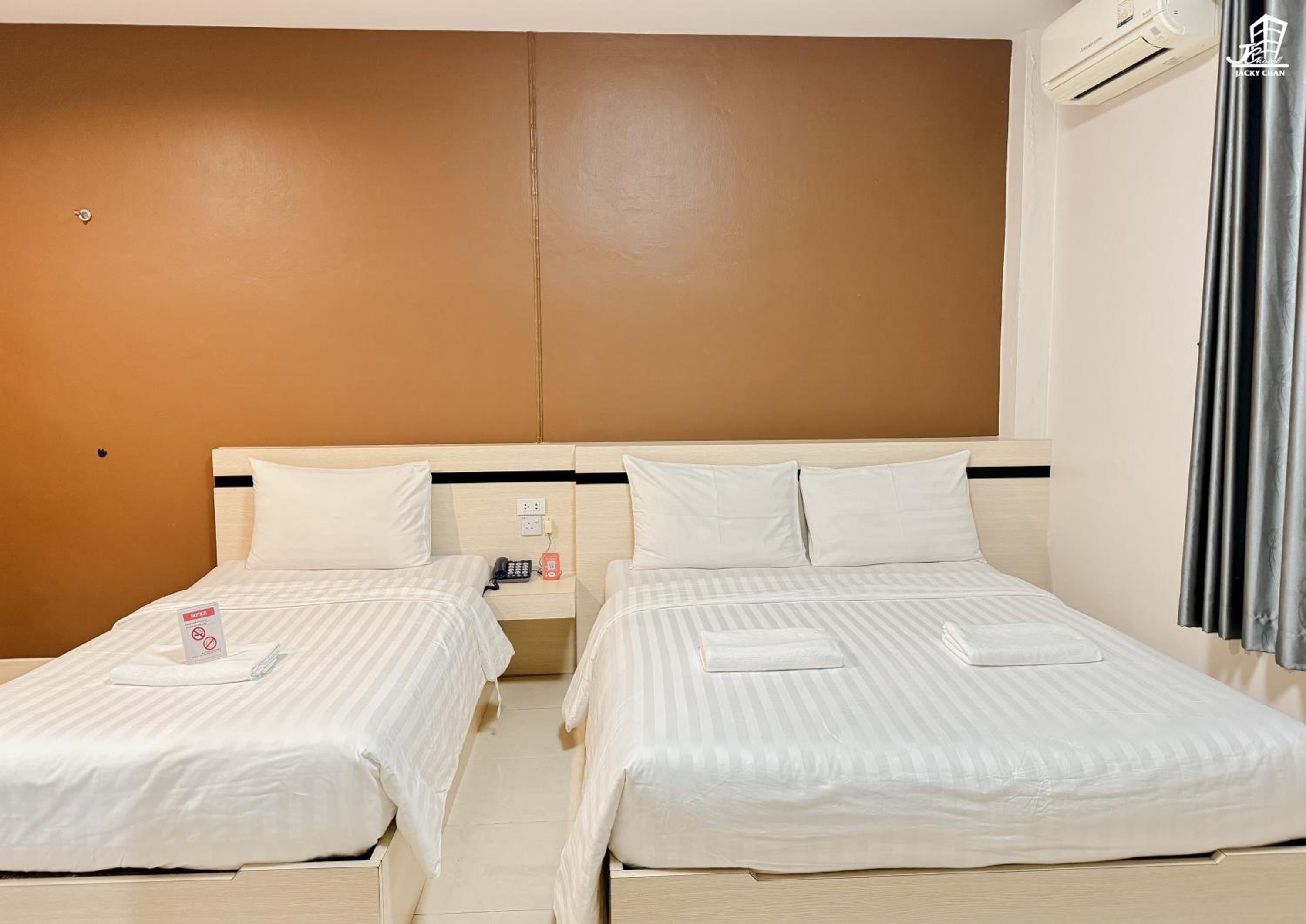 Jacky Chan Hotel 13/50