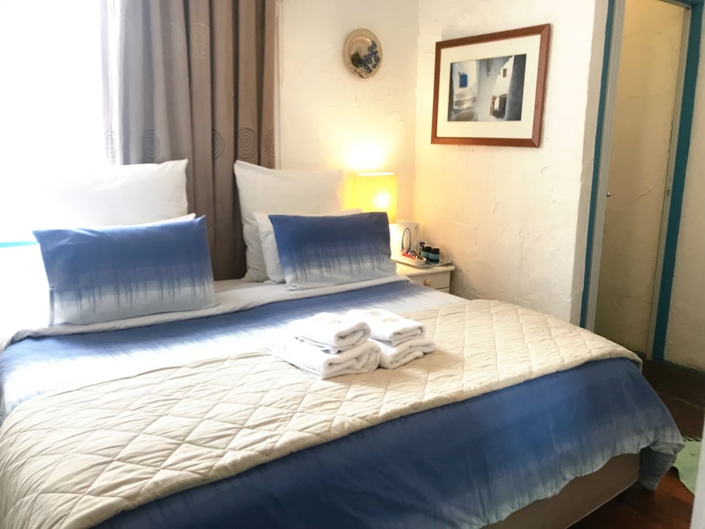 Athenian Villa 8/50