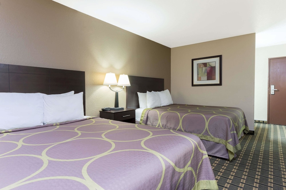 Super 8 by Wyndham Springfield East 9/30